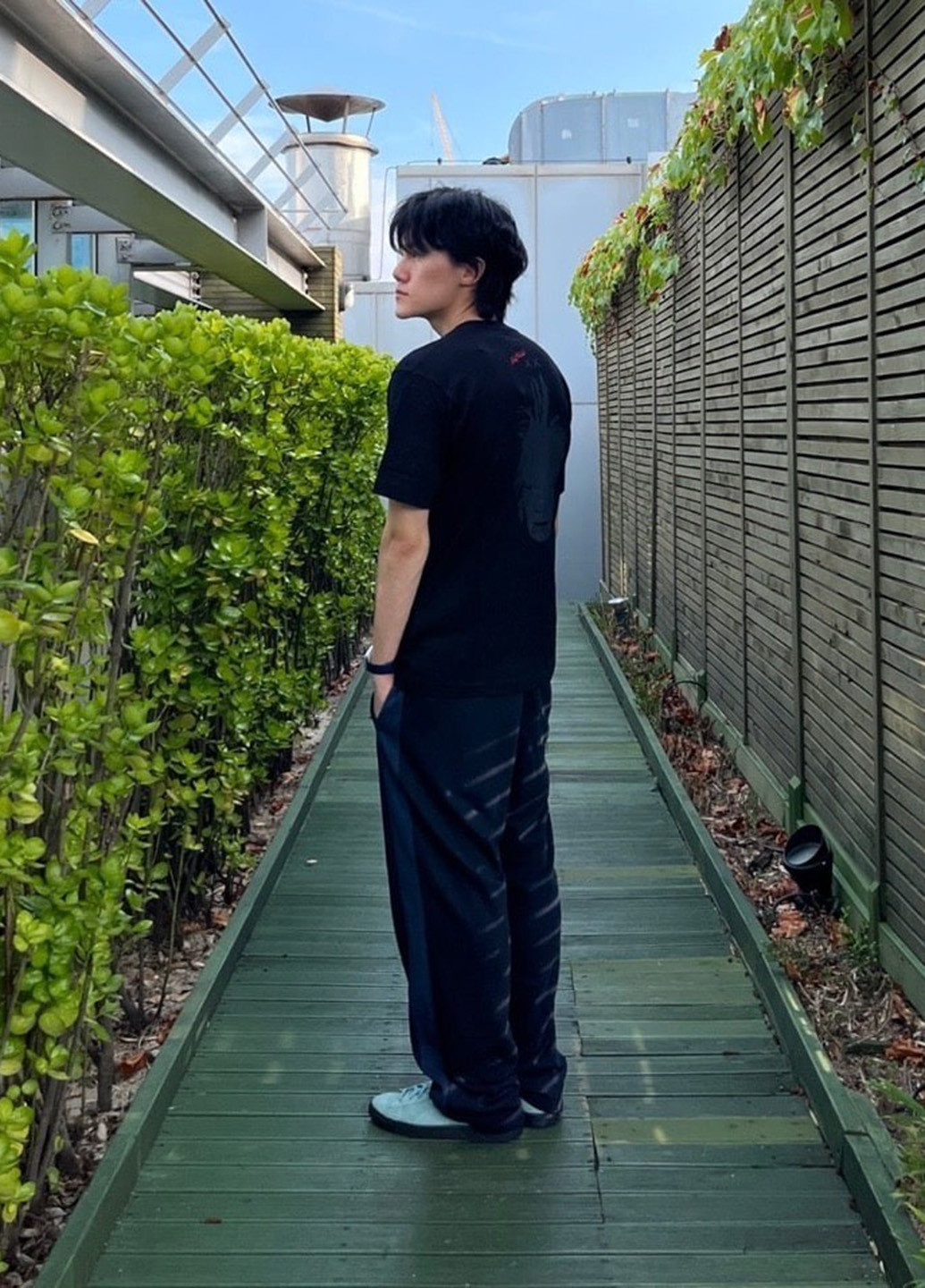 Черная футболка Uniqlo