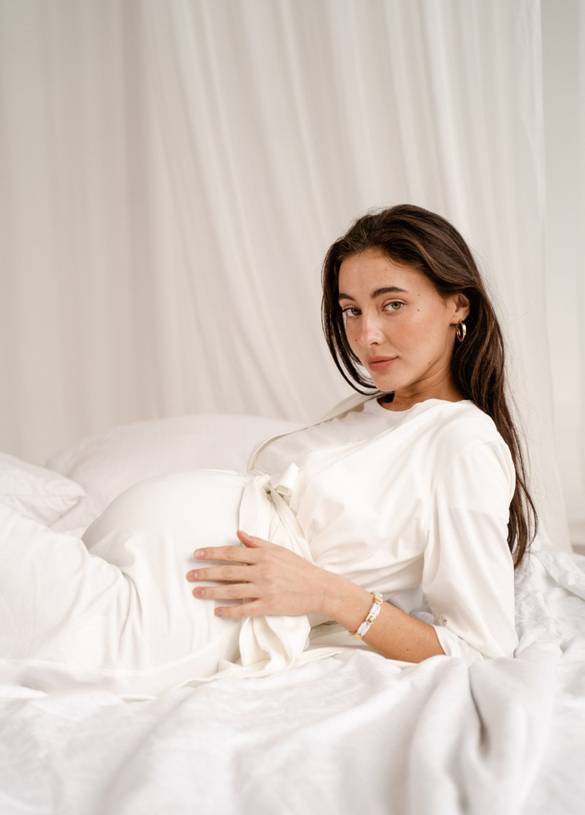 Білий демісезонний комплект для вагітних та годуючих - халат + нічна сорочка пудровий To Be