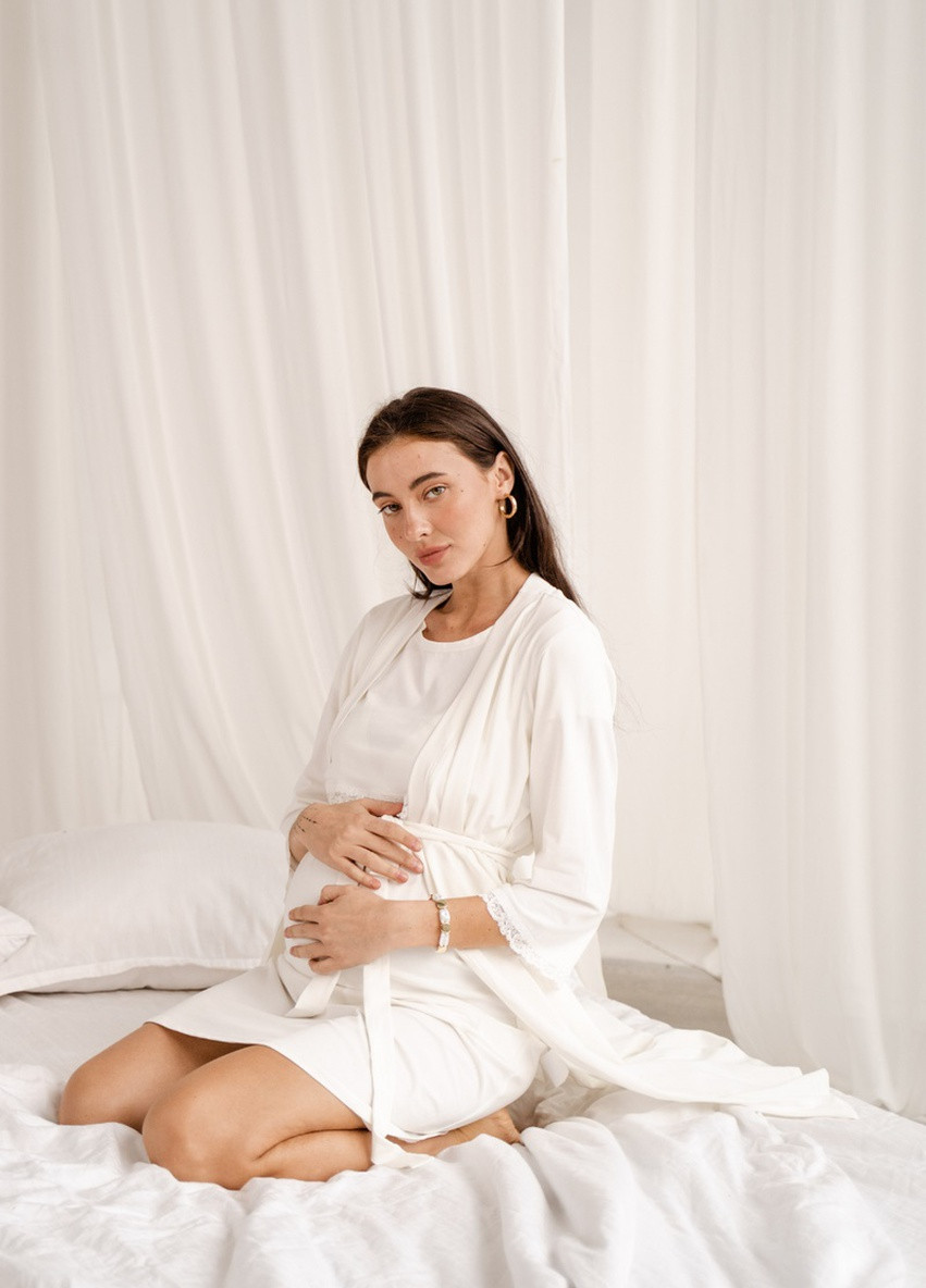 Белый демисезонный комплект для беременных и кормящих - халат + ночная рубашка пудровый To Be