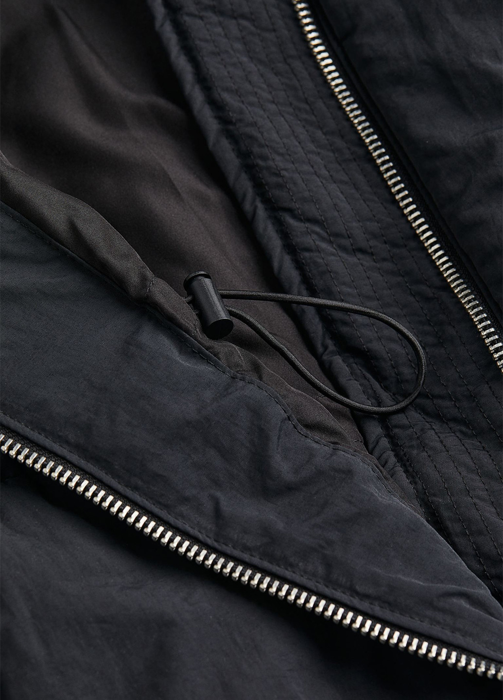 Черная демисезонная куртка подовжена H&M