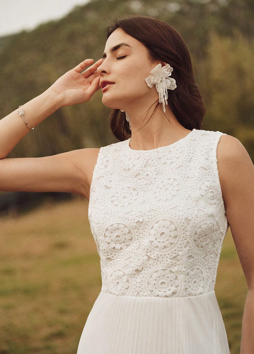 Молочное праздничный платье клеш, с открытыми плечами, плиссированное SHEIN однотонное