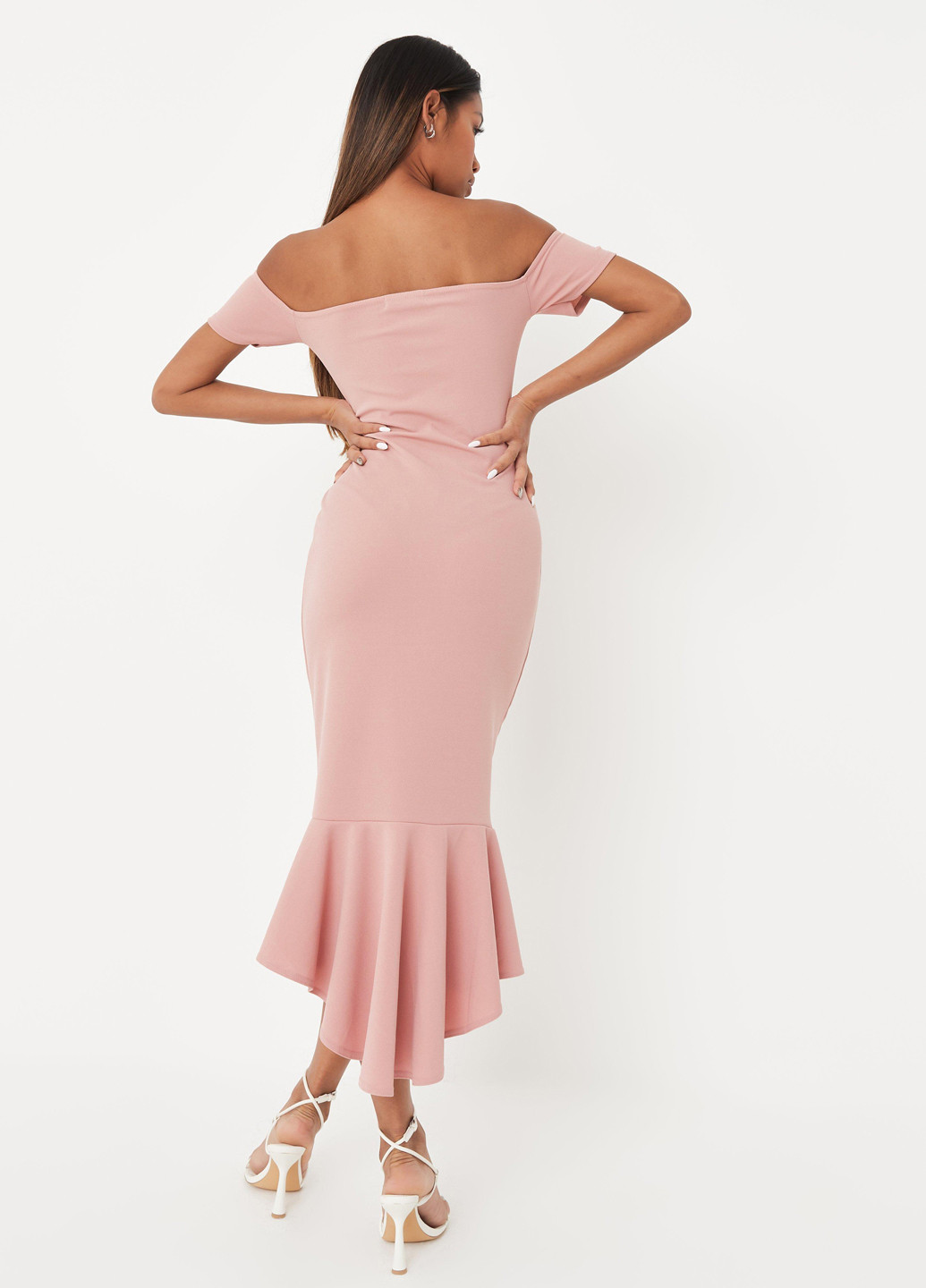 Светло-розовое кэжуал платье с открытыми плечами Missguided однотонное