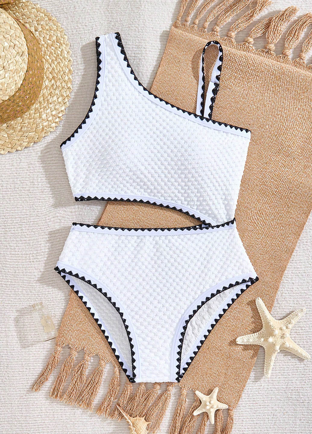 Білий демісезонний купальник суцільний SHEIN