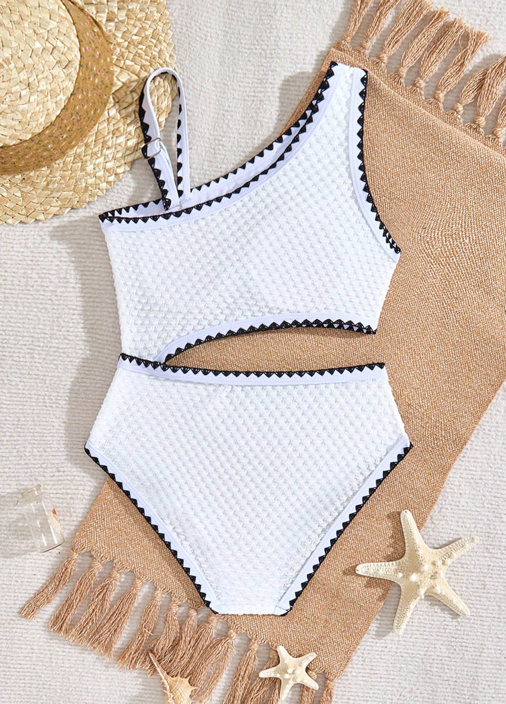 Білий демісезонний купальник суцільний SHEIN