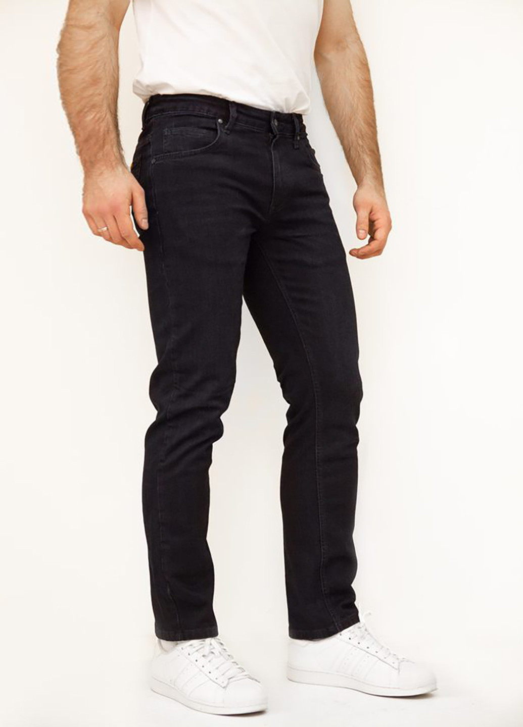 Черные демисезонные зауженные джинсы Adesto