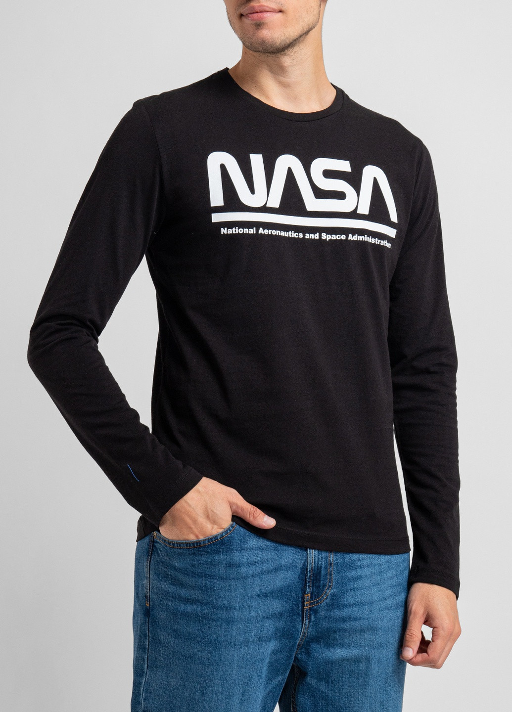 Чорний лонгслів з логотипом Nasa однотонний чорний кежуали