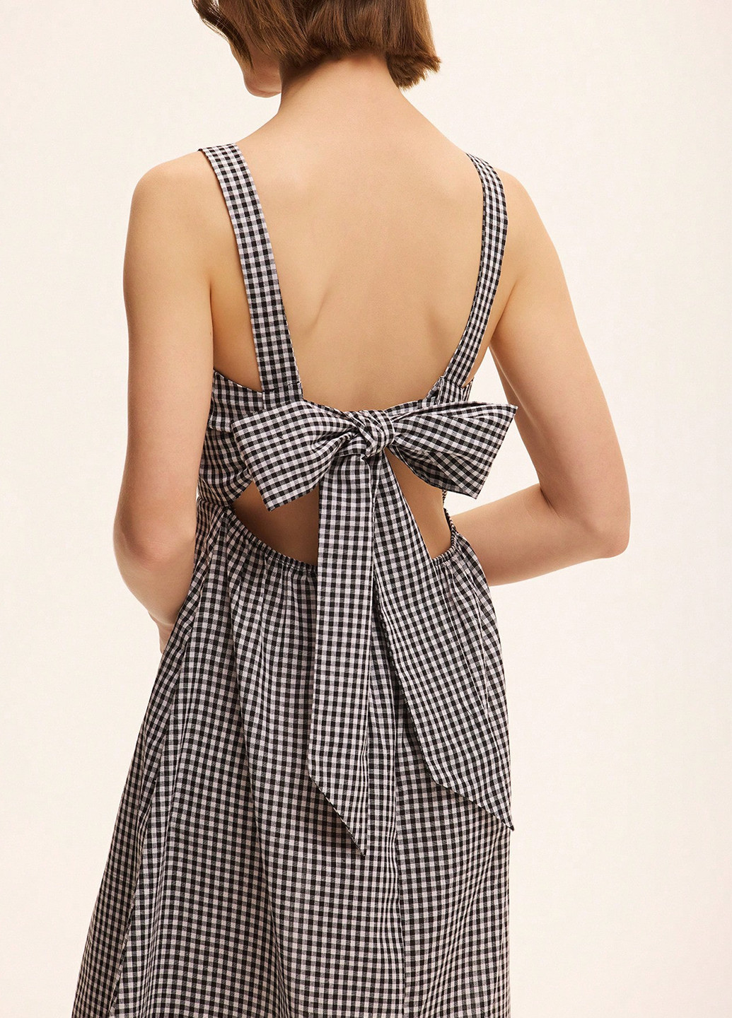 Черно-белое кэжуал платье с открытой спиной SHEIN в клетку