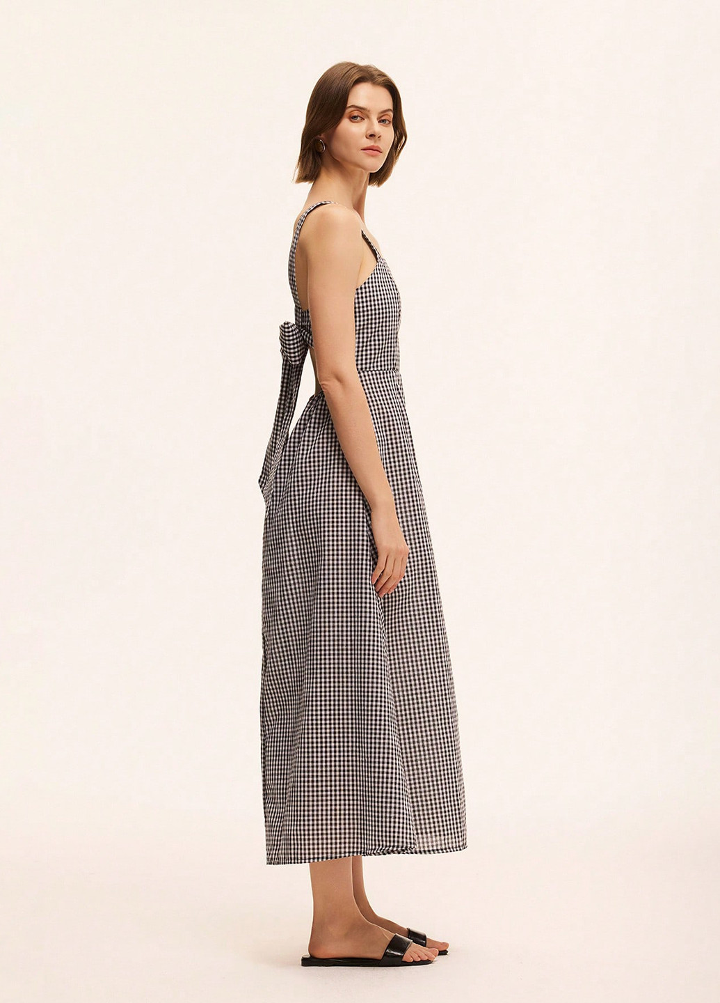 Черно-белое кэжуал платье с открытой спиной SHEIN в клетку