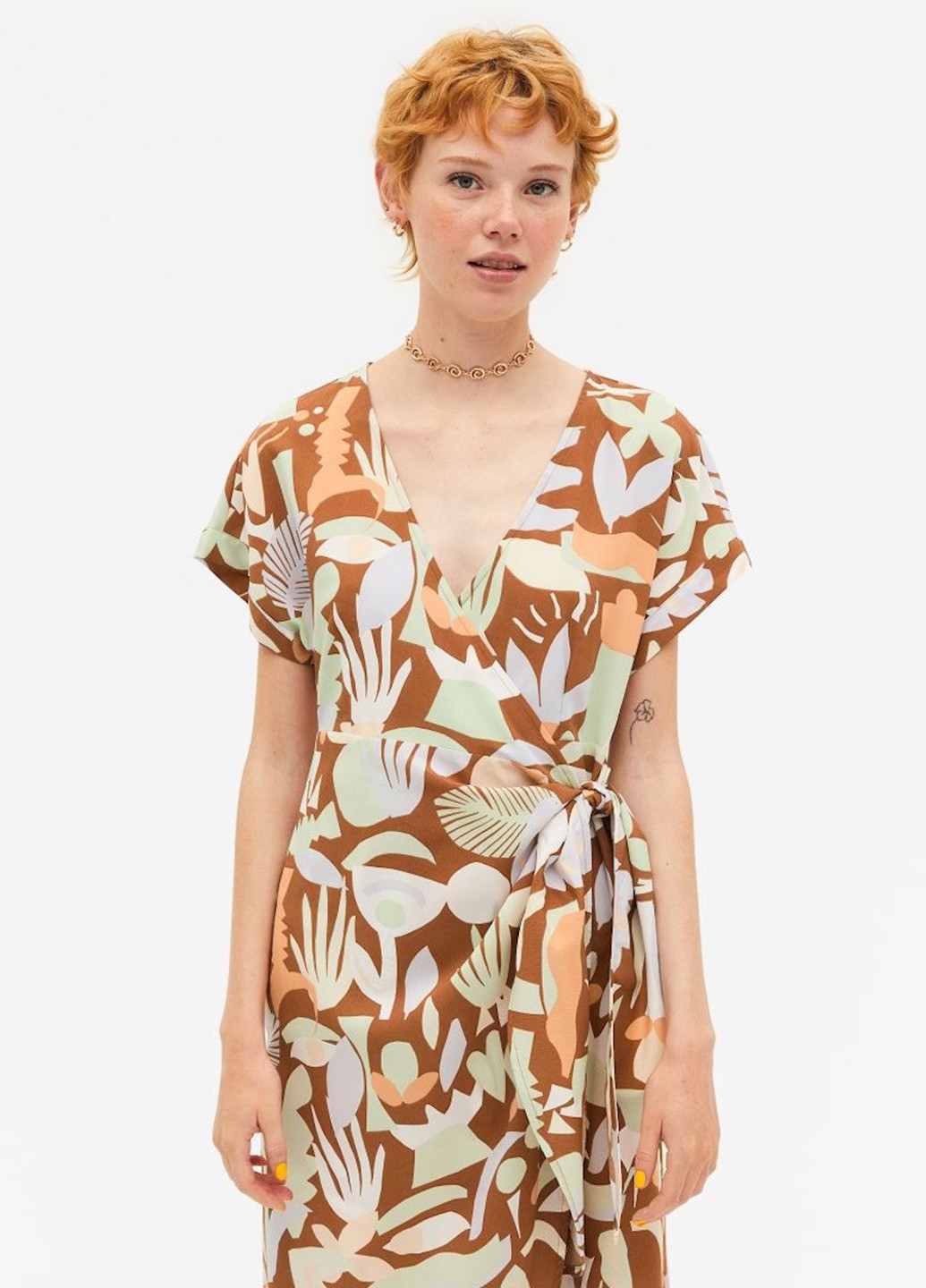 Коричнева кежуал сукня на запах Monki з малюнком