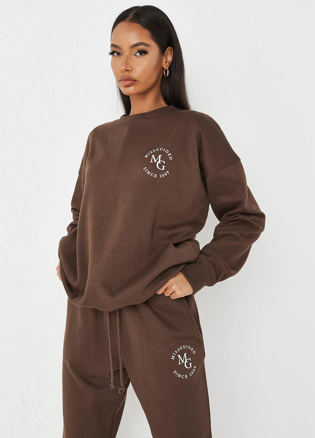 Коричневий світшот Missguided однотонний без декору (260390479)