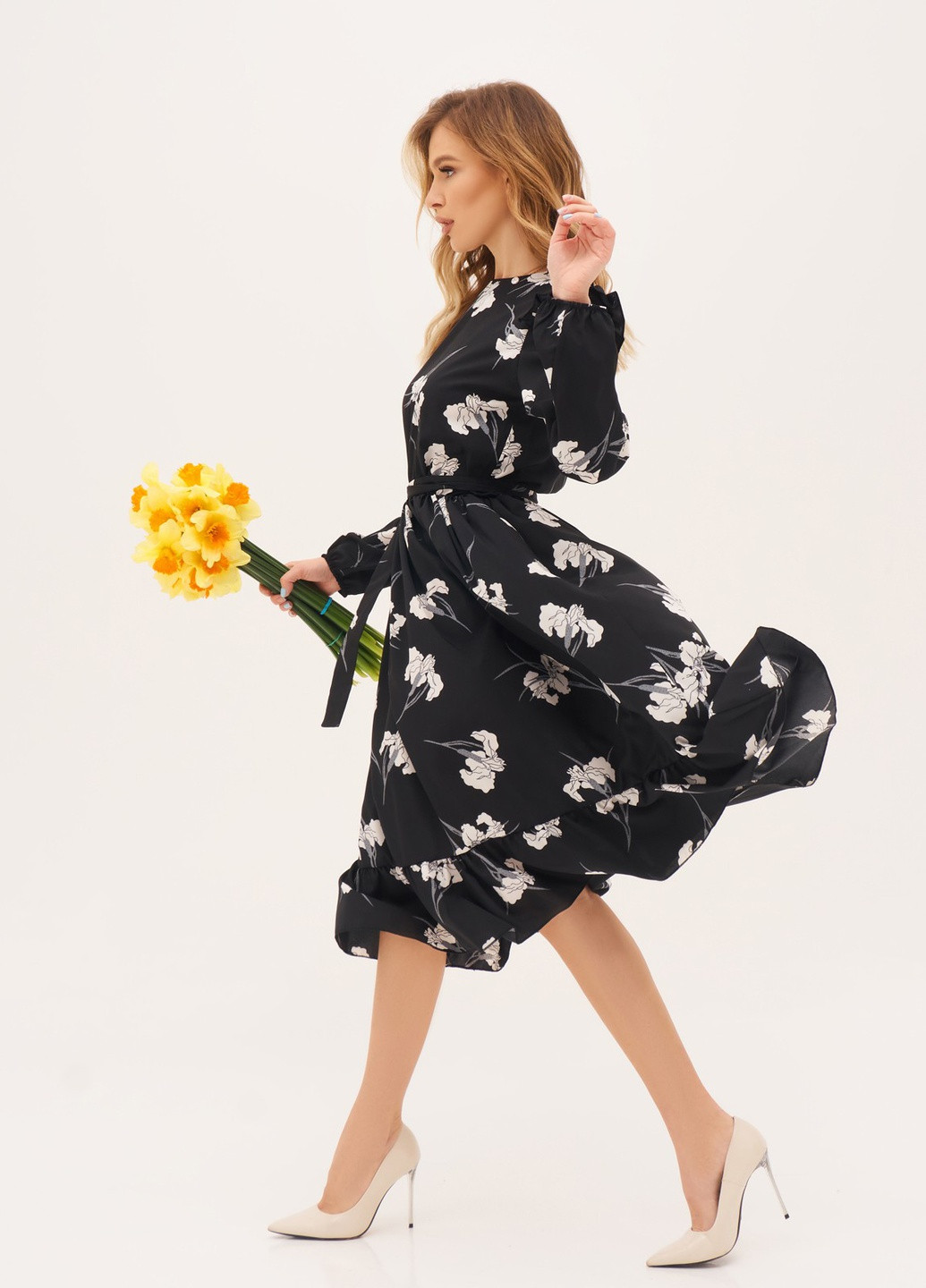 Черное повседневный платье клеш ISSA PLUS с цветочным принтом
