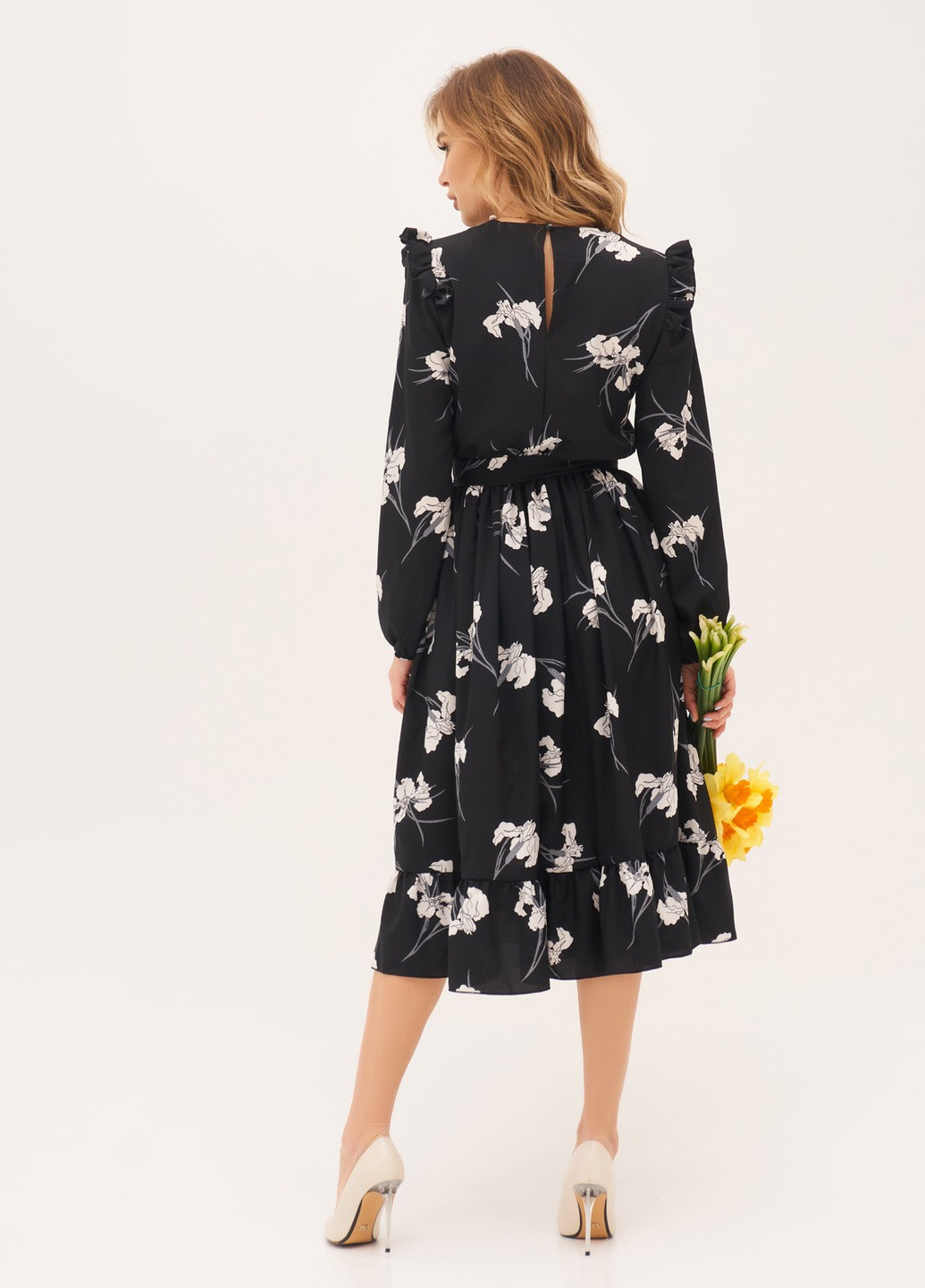 Черное повседневный платье клеш ISSA PLUS с цветочным принтом