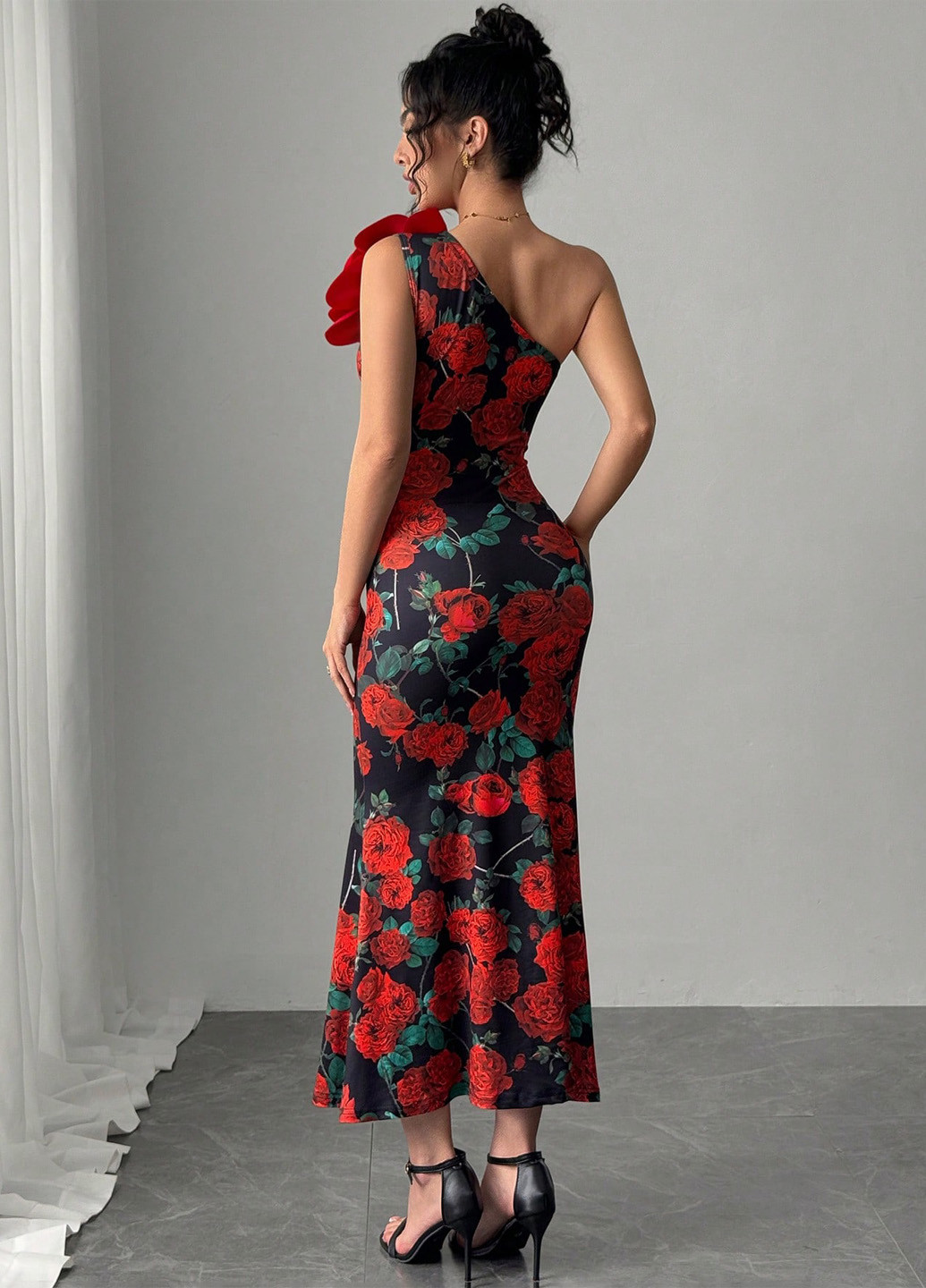 Чорна вечірня сукня годе SHEIN троянди