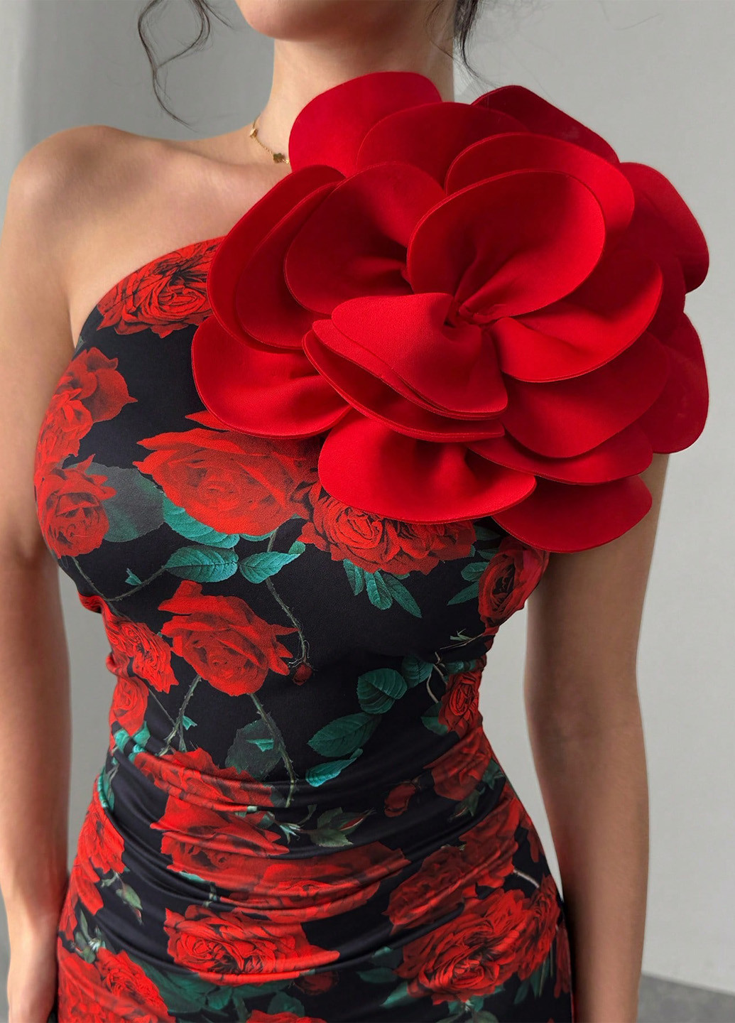 Чорна вечірня сукня годе SHEIN троянди