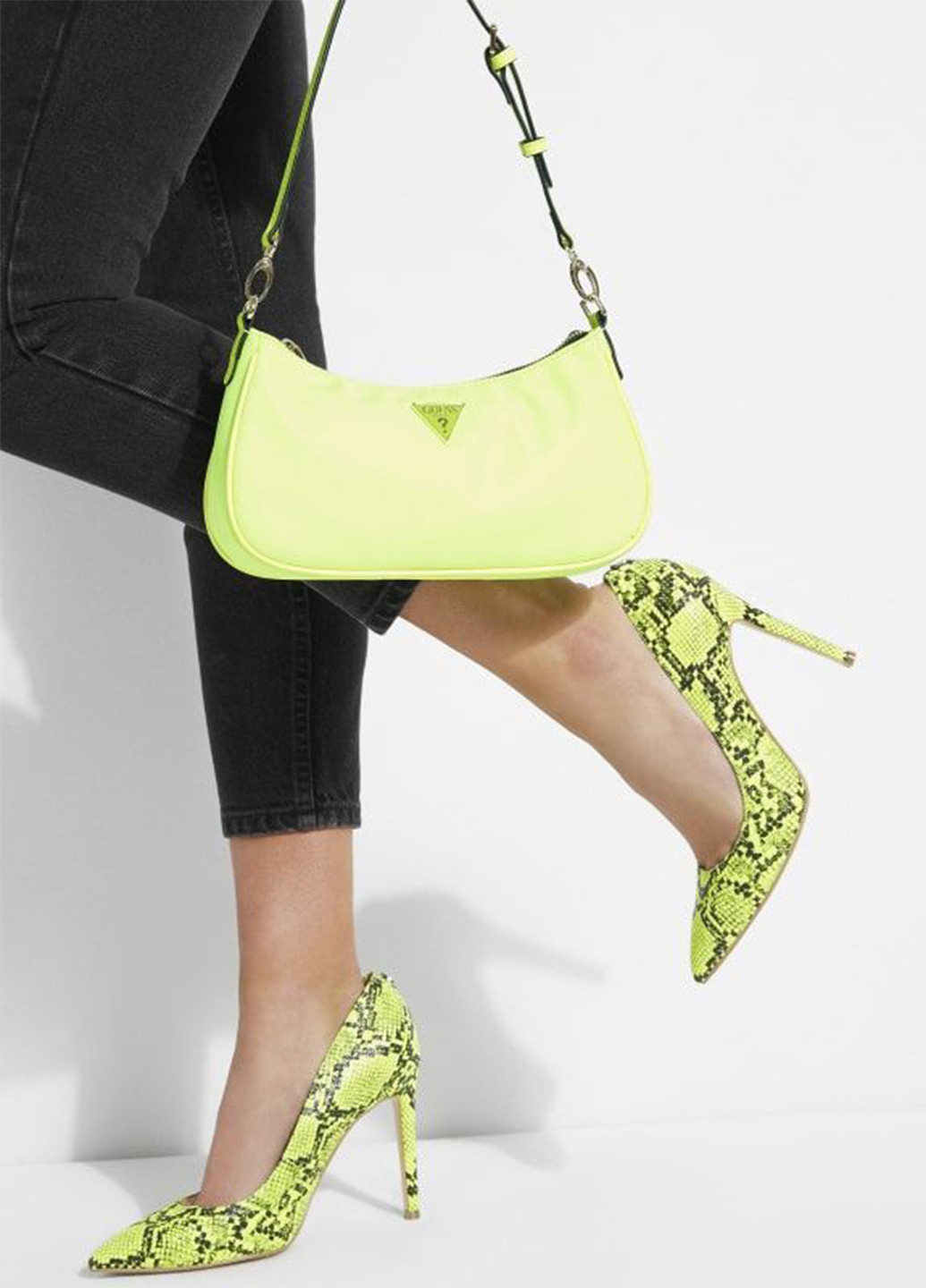 Сумка Paris Shoulder Bag 3 Салатовый Guess (317434227)