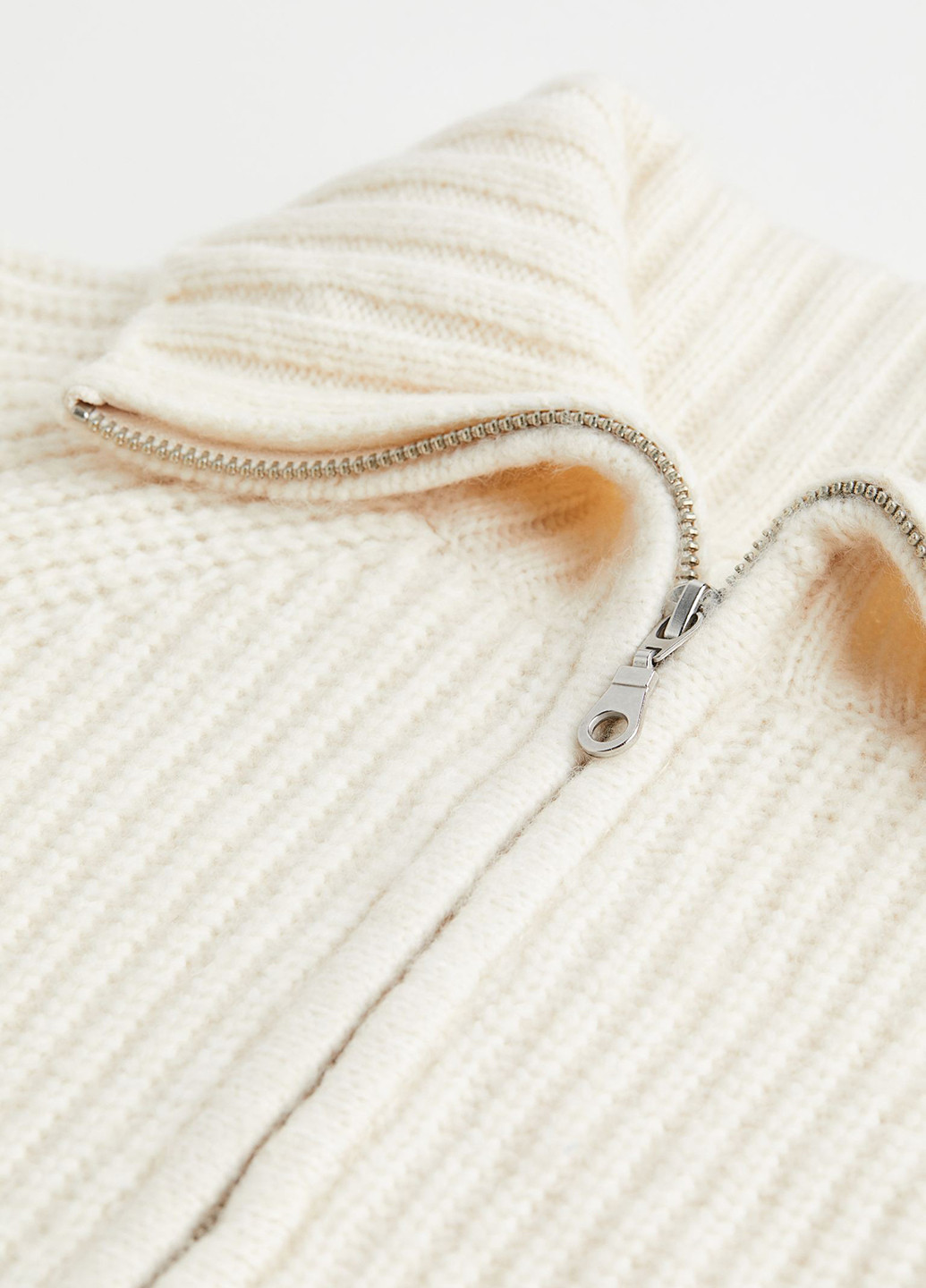 Молочный зимний светр зимовий H&M