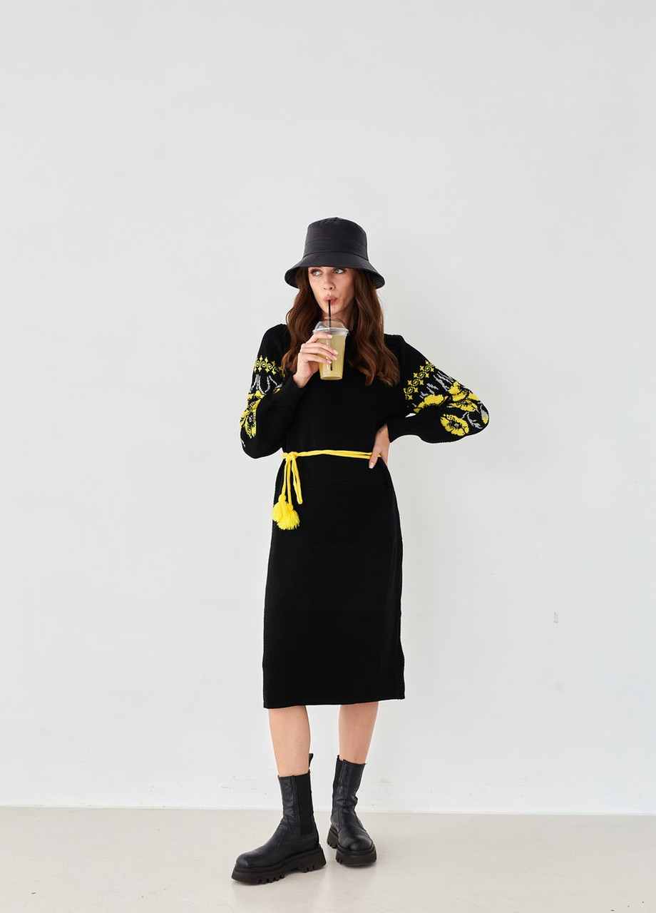 Жовтий повсякденний в'язана жіноча сукня «любава» (жовтий, сірий,чорний) MEREZHKA з орнаментом