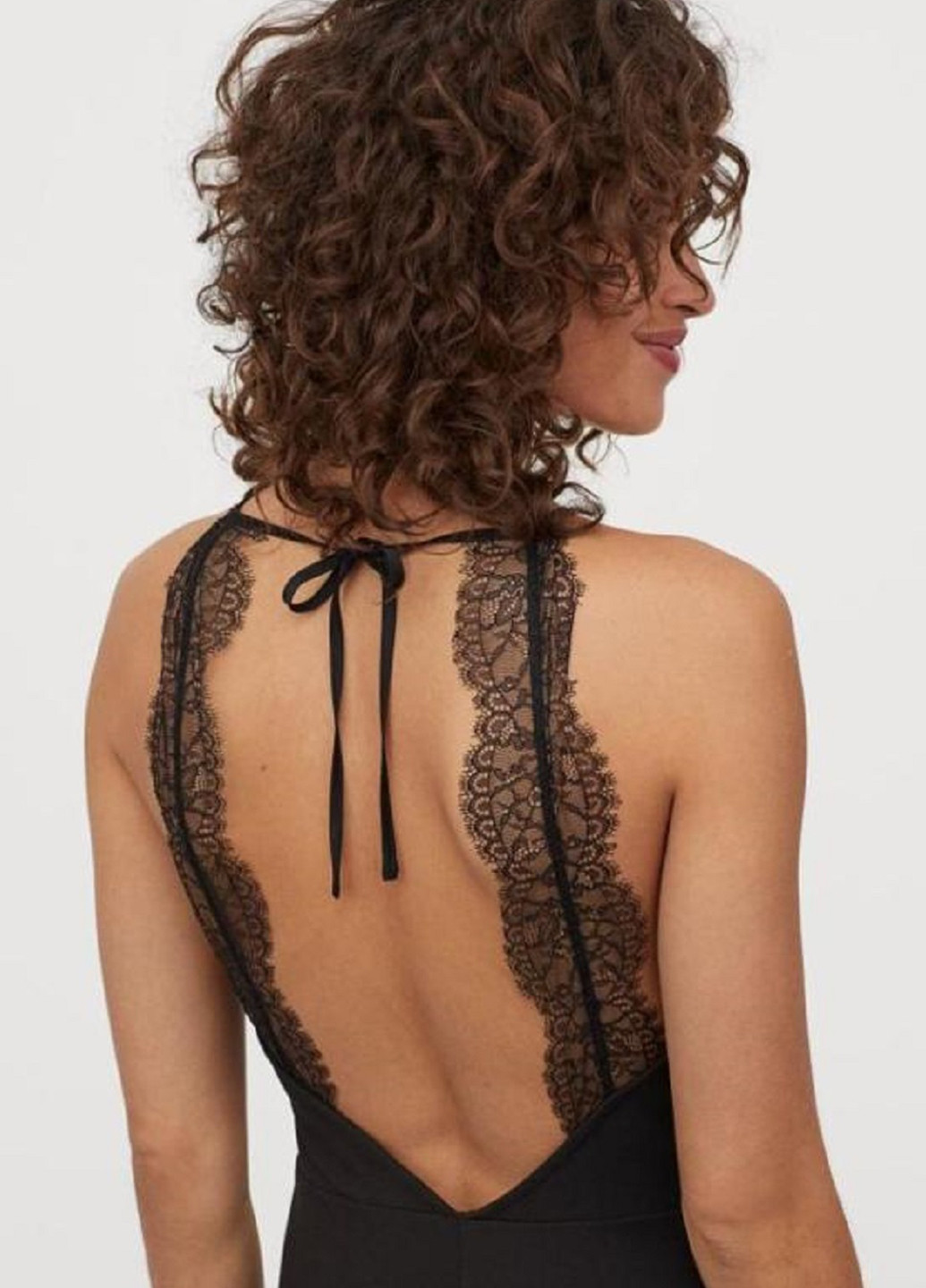 Черное коктейльное платье с открытой спиной H&M