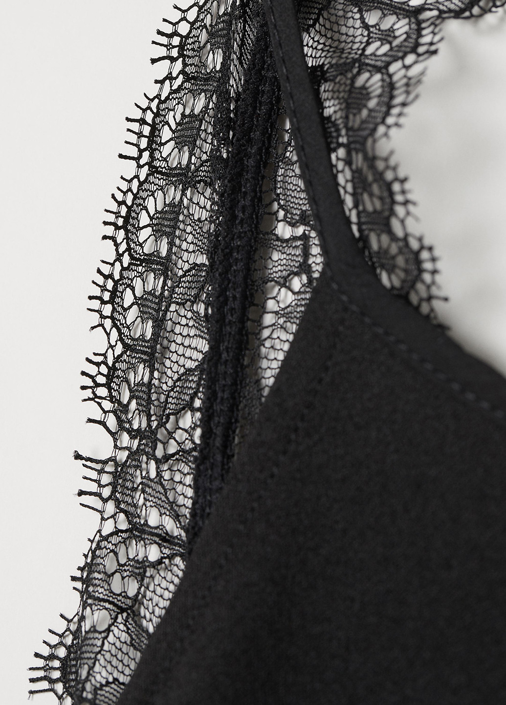 Черное коктейльное платье с открытой спиной H&M