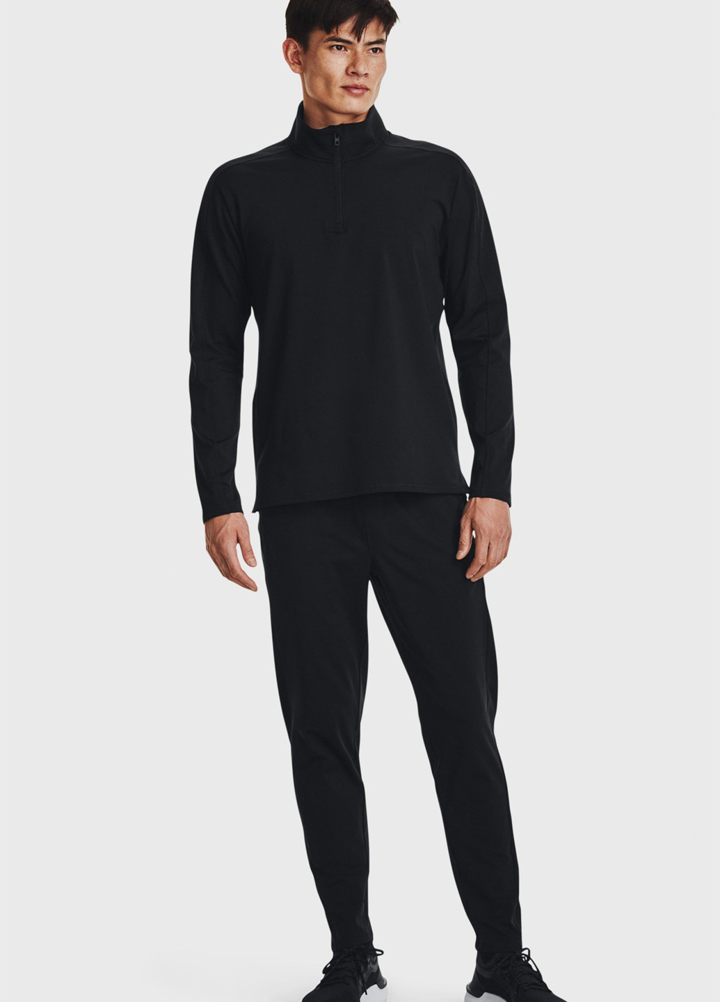 Черный демисезонный спортивный лонгслив Under Armour однотонный