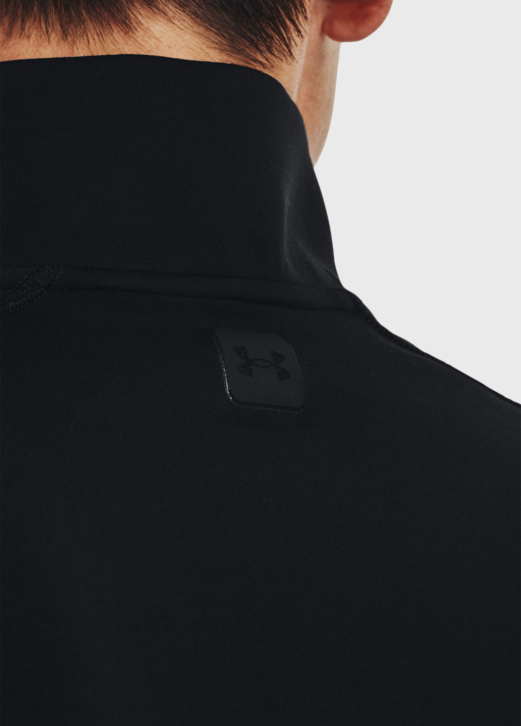 Черный демисезонный спортивный лонгслив Under Armour однотонный