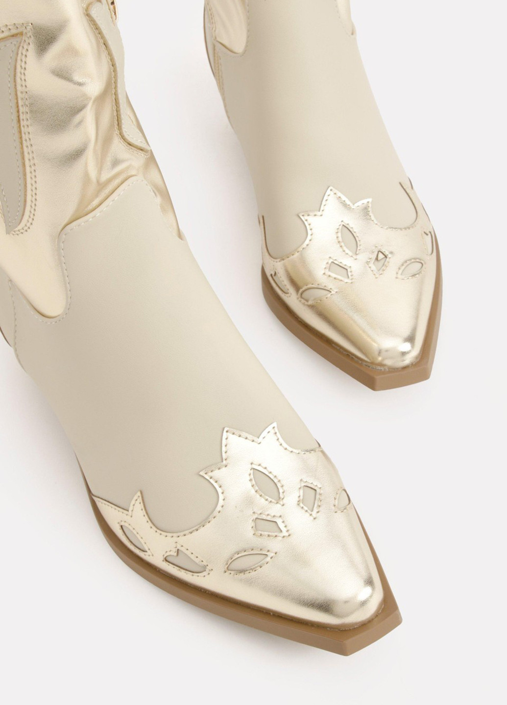 Осенние сапоги казаки Boohoo с аппликацией