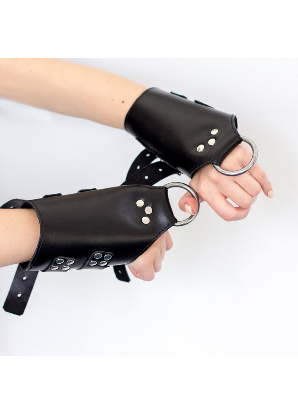 Манжеты для подвеса за руки Kinky Hand Cuffs For Suspension из натуральной кожи, цвет черный Art of Sex (252383300)