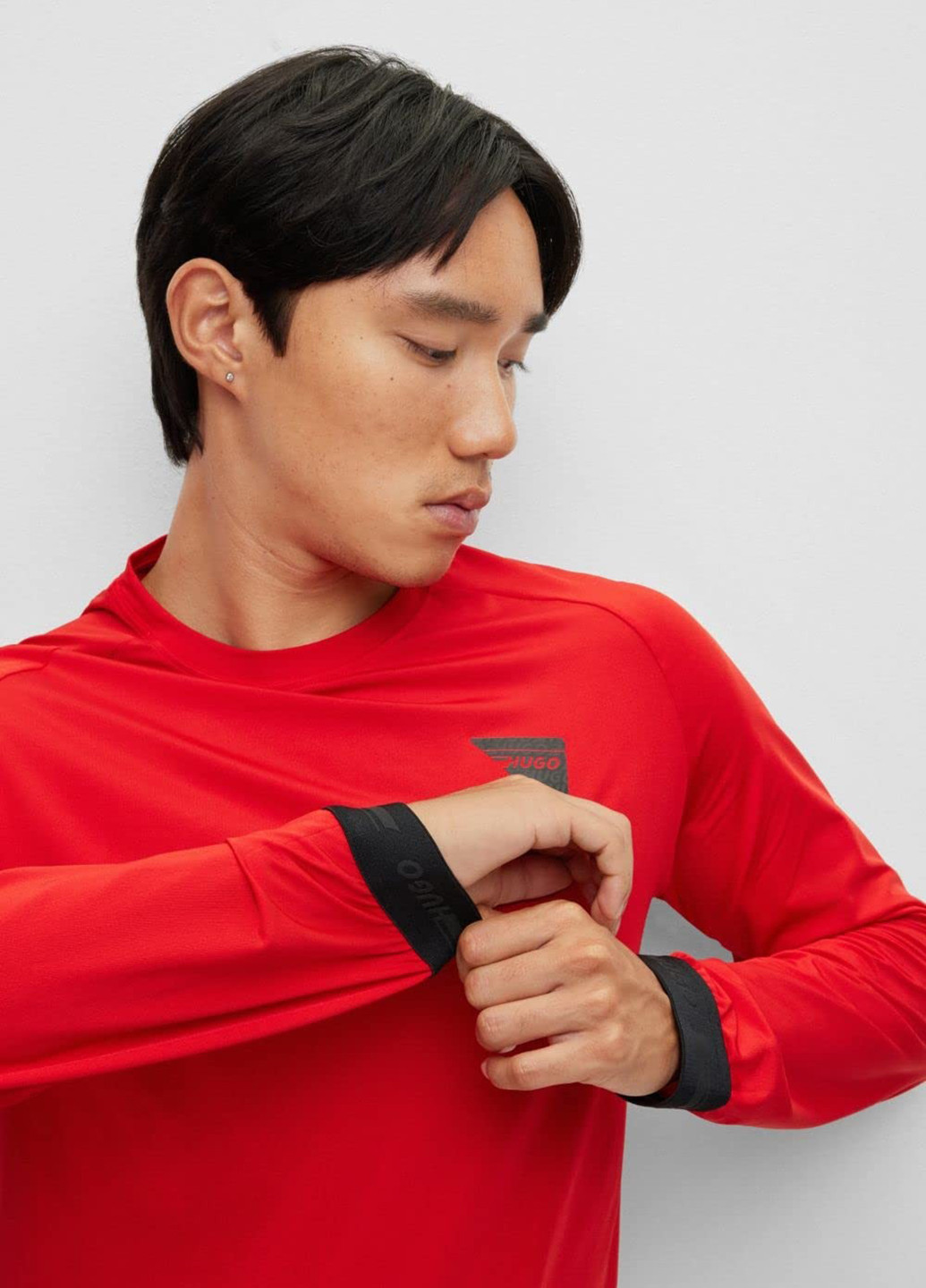 Красный демисезонный спортивный лонгслив Hugo Boss с логотипом