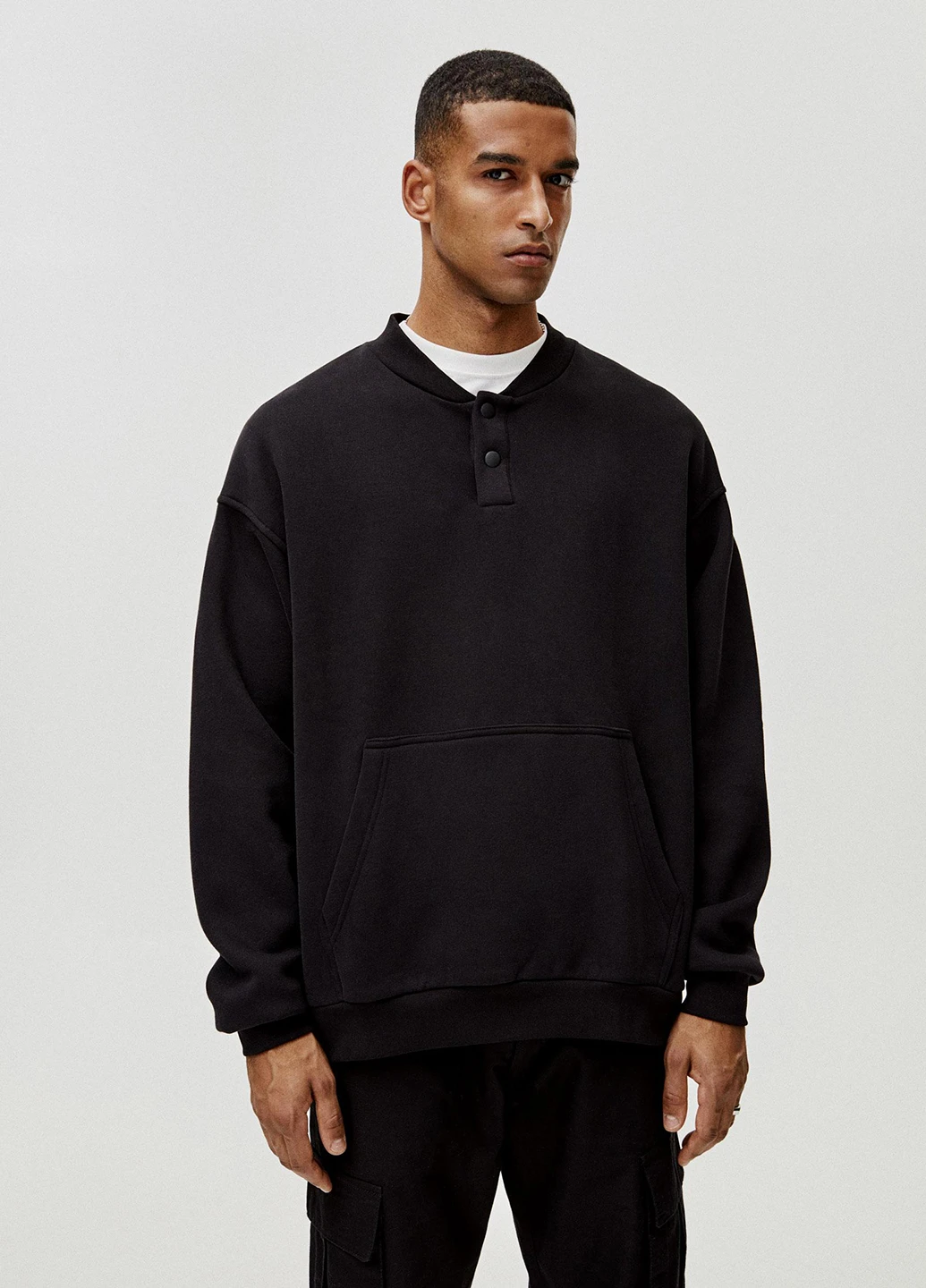 Чорний світшот Pull & Bear однотонний без декору (251180974)