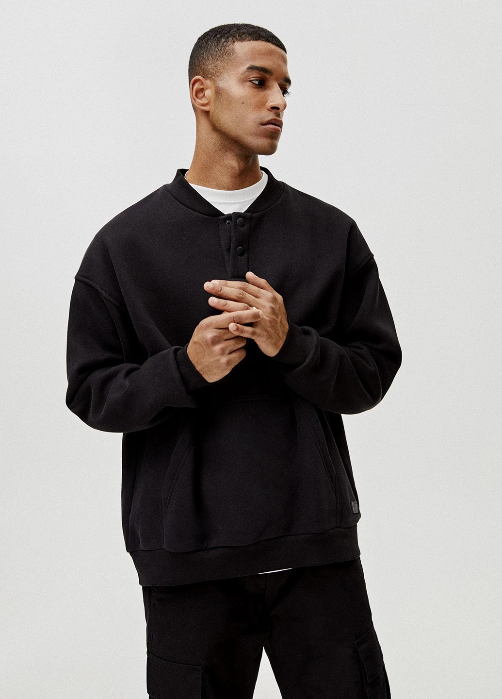 Чорний світшот Pull & Bear однотонний без декору (251180974)
