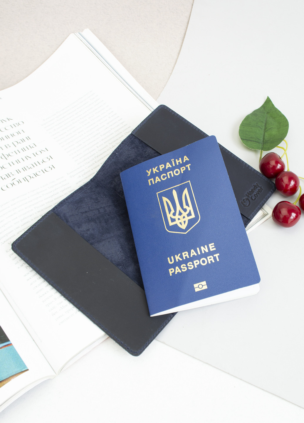 Обкладинка на паспорт шкіряна "Ukraine" синя HandyCover (253636344)