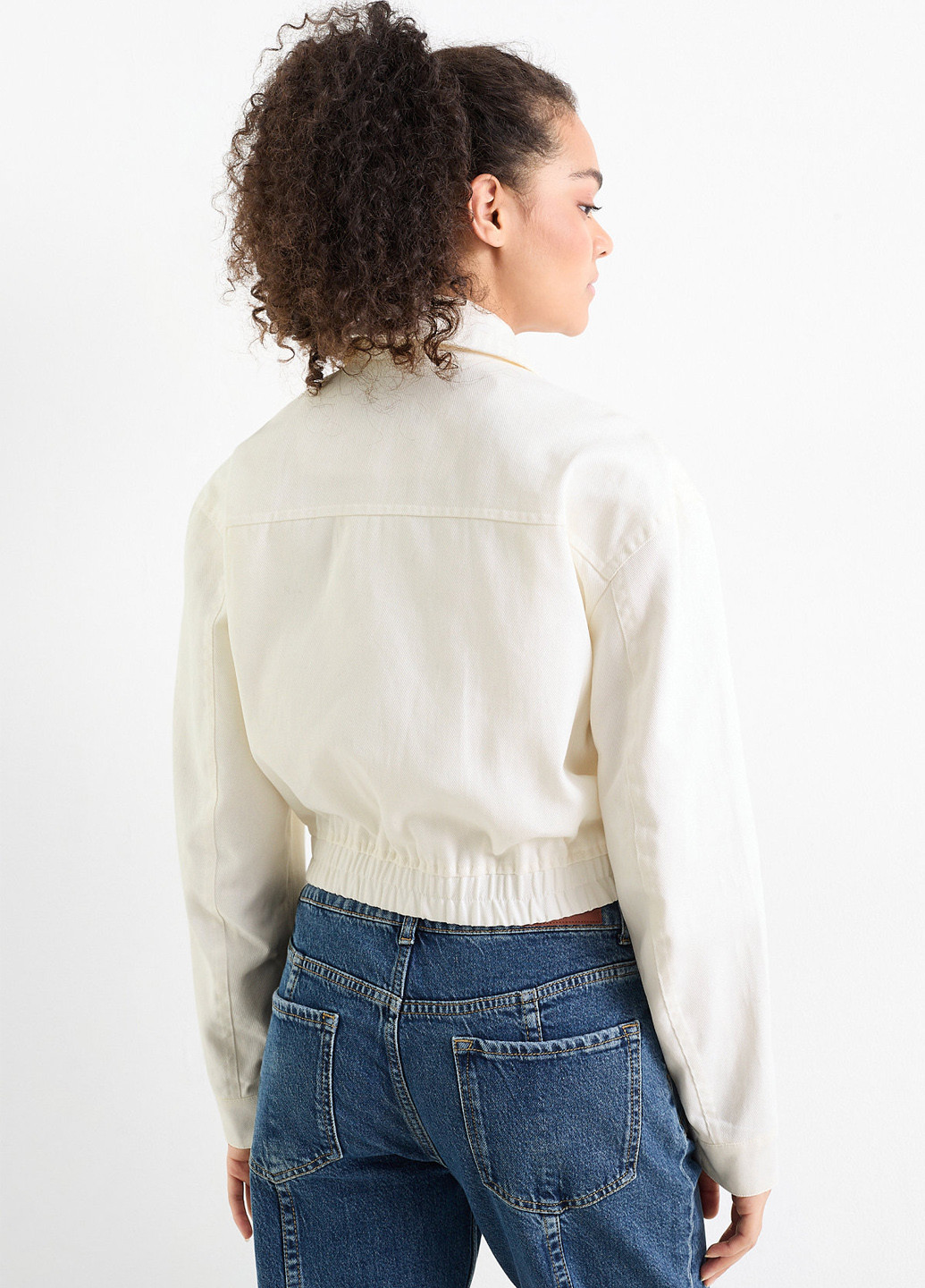 Біла демісезонна куртка C&A