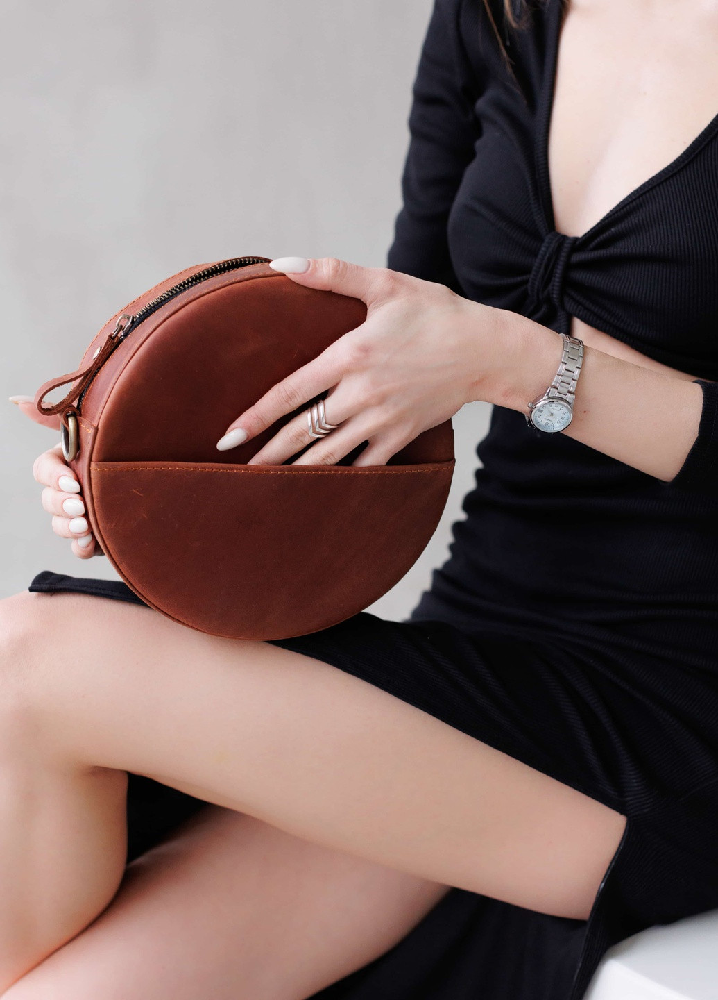 Кругла жіноча сумка через плече ручної роботи з натуральної вінтажної шкіри коричневого кольору Boorbon (253342348)