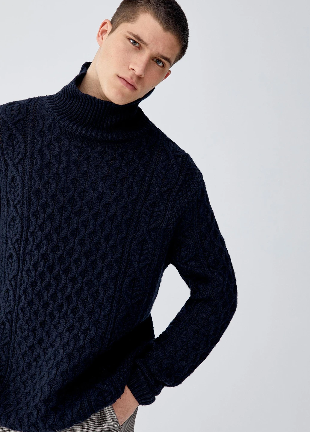 Темно-синій демісезонний светр Pull & Bear