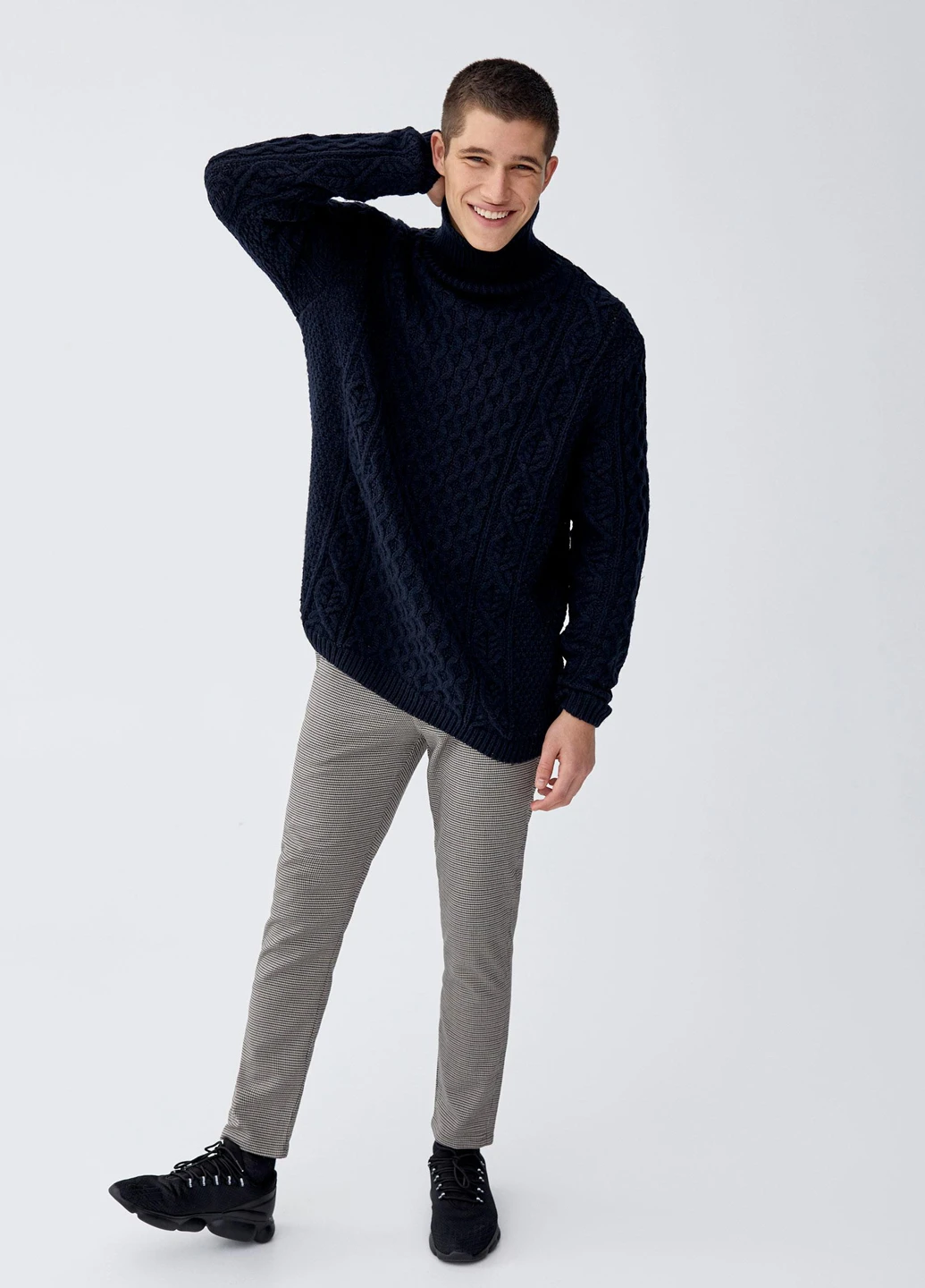 Темно-синій демісезонний светр Pull & Bear