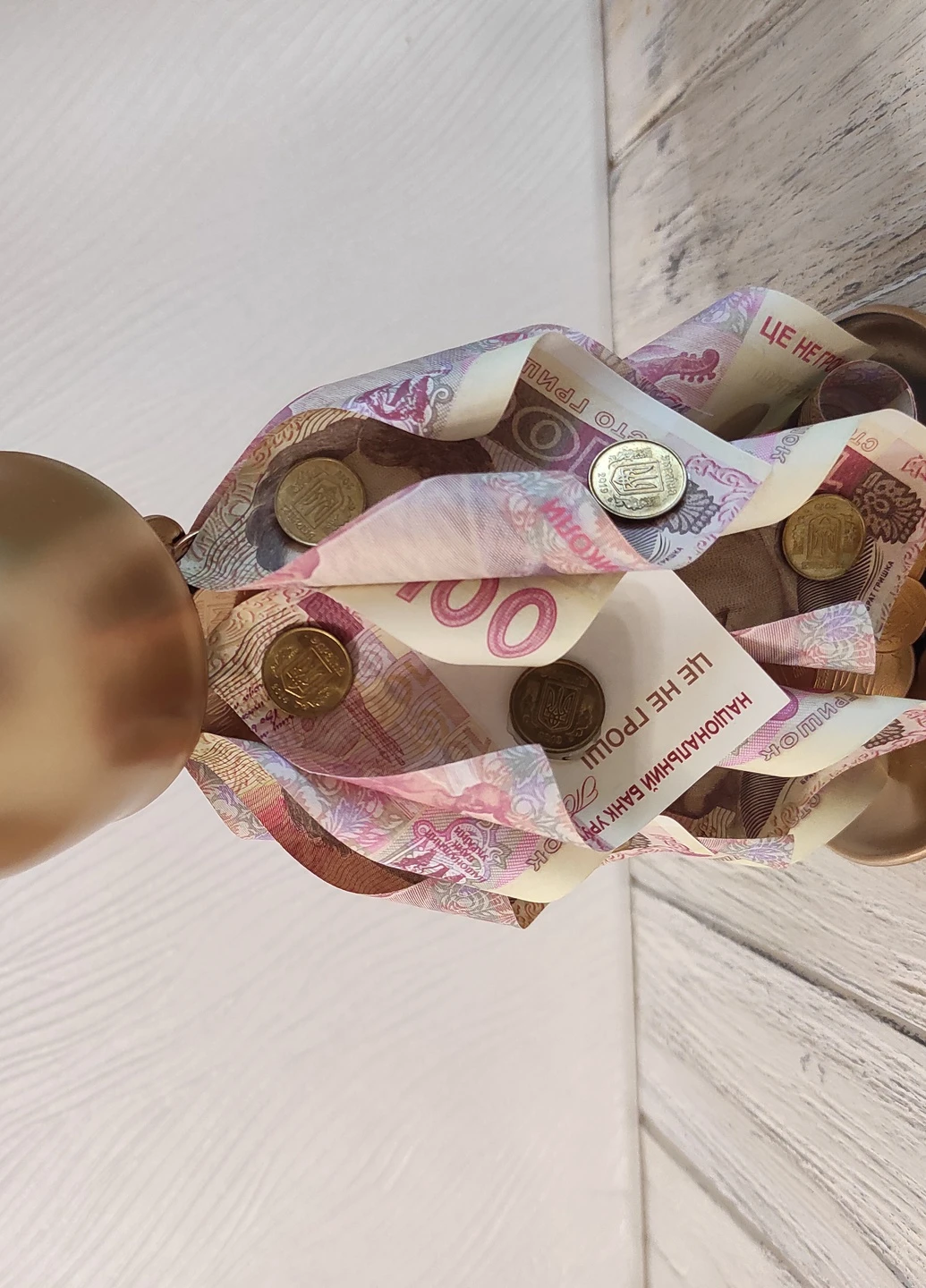 Сувенир статуэтка Парящая чашка с золотым напылением и 100 гривнами ручная работа хенд мейд подарок SuvenirPodarokZP 4 (254784416)