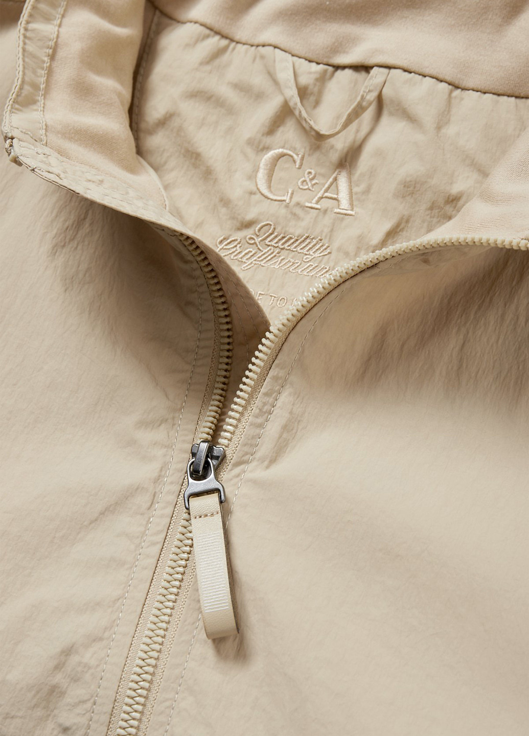 Бежева демісезонна куртка C&A