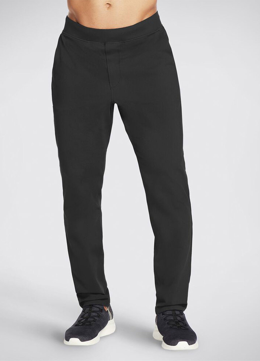 Черные спортивные демисезонные зауженные брюки Skechers