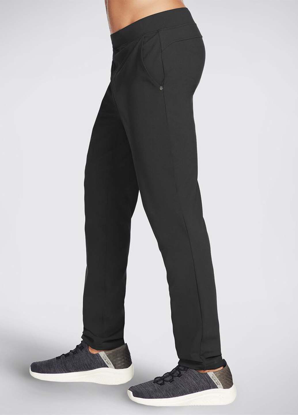 Черные спортивные демисезонные зауженные брюки Skechers