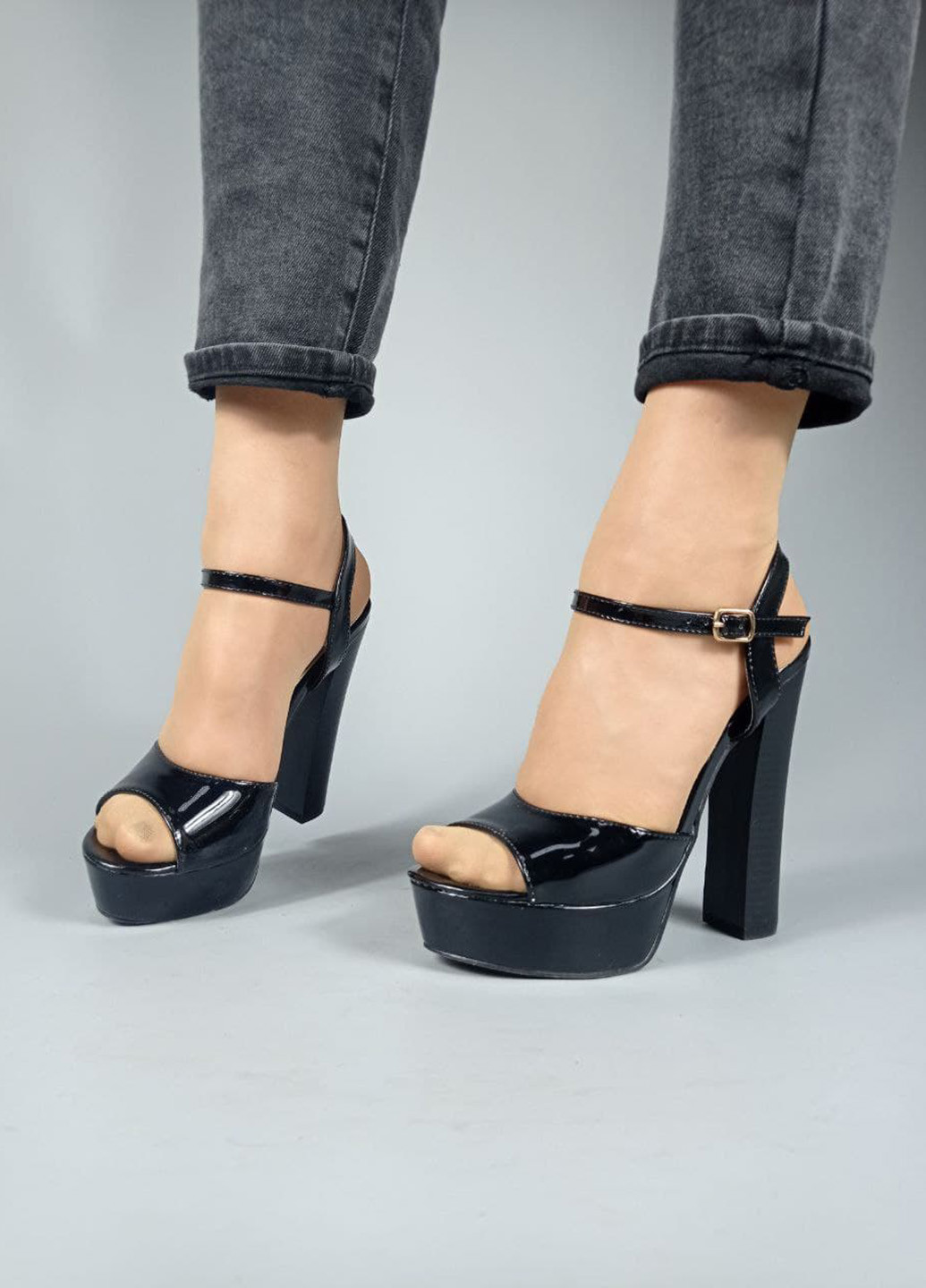 Черные босоножки Kamengsi