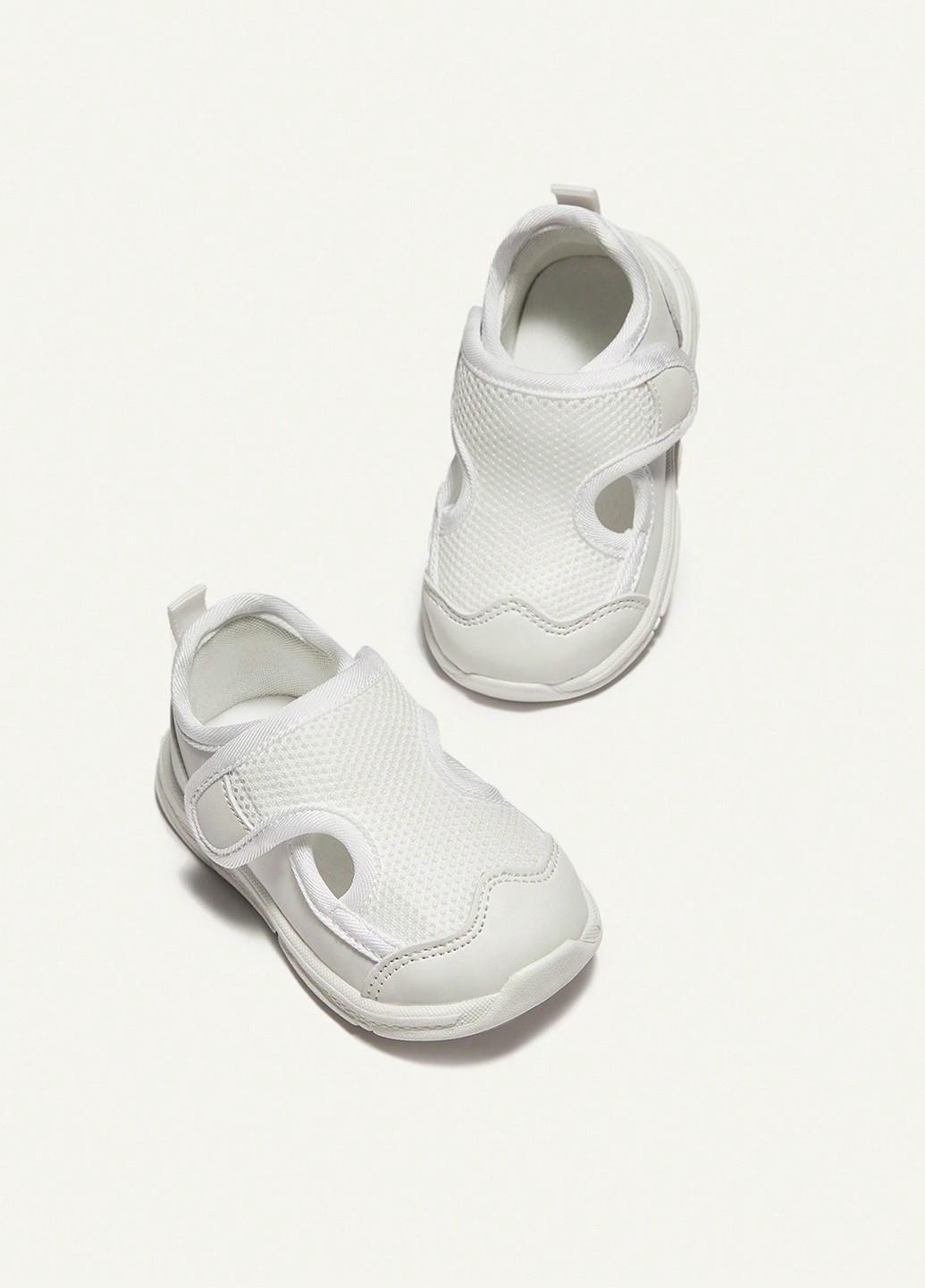 Білі осінні кросівки SHEIN