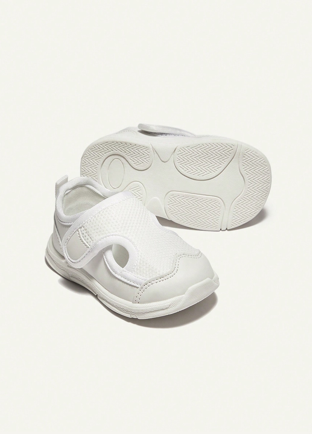 Білі осінні кросівки SHEIN