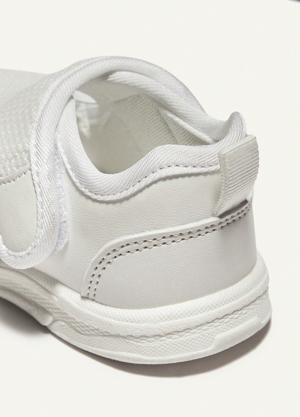 Білі осінні кросівки SHEIN