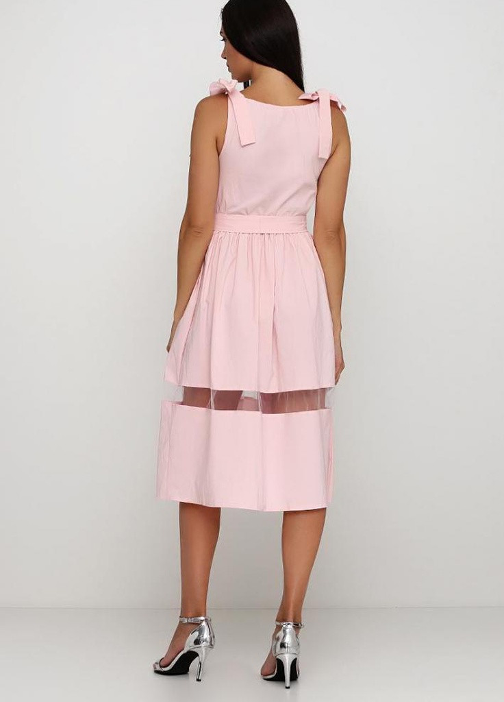Розовое кэжуал свободное летнее платье с прозрачной вставкой на юбке gisalle Podium однотонное