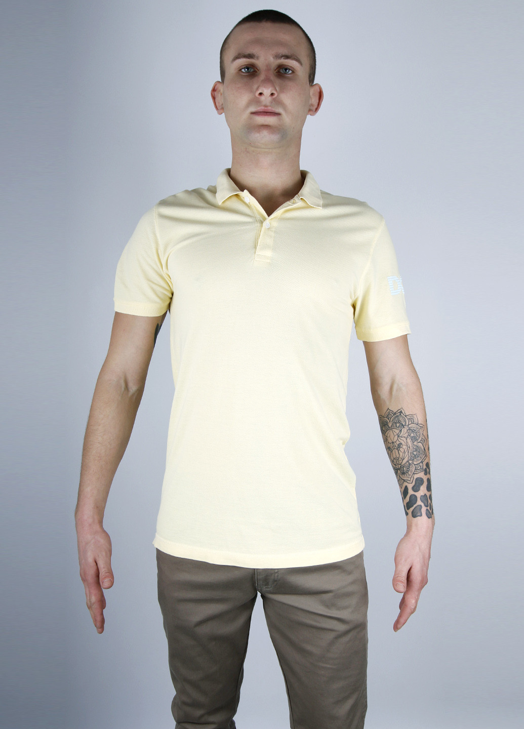Светло-желтая футболка-поло для мужчин DKNY однотонная