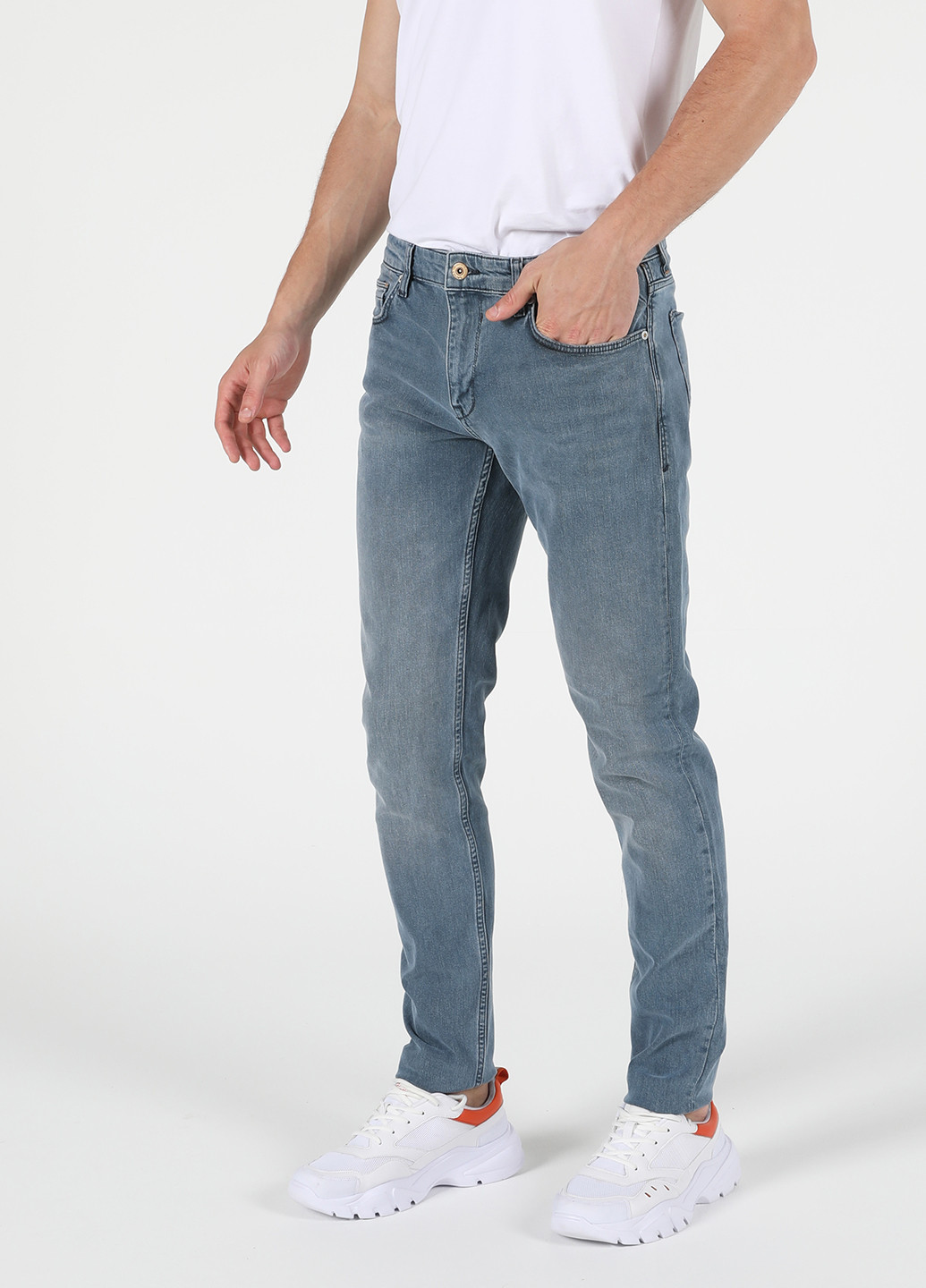 Светло-синие демисезонные зауженные джинсы 041 DANNY Colin's