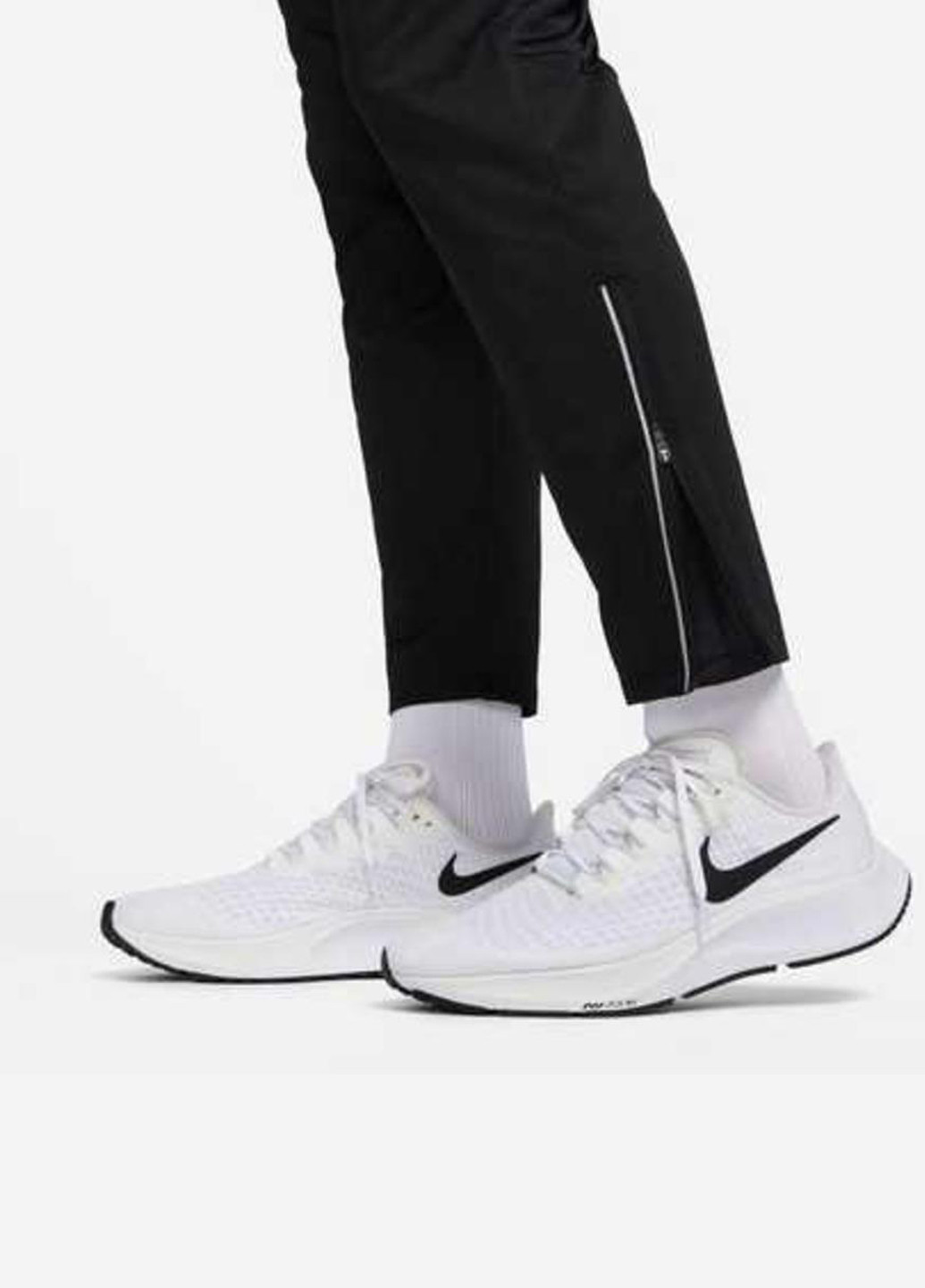 Черные спортивные демисезонные зауженные брюки Nike