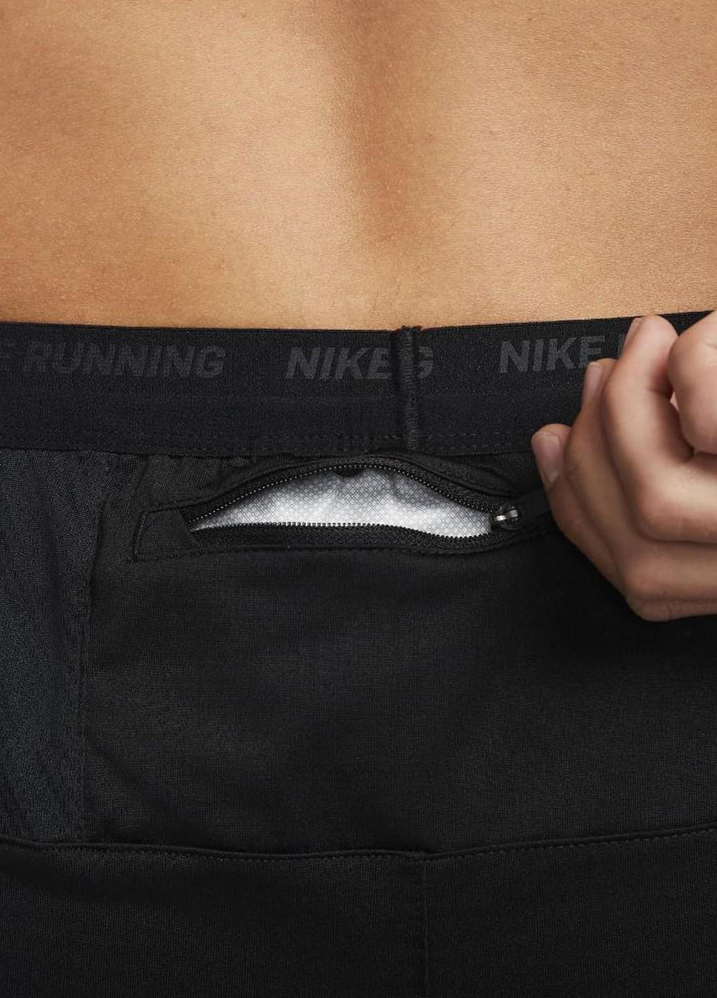 Черные спортивные демисезонные зауженные брюки Nike