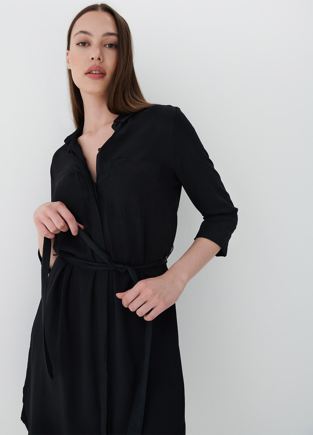Черное кэжуал платье рубашка Mohito однотонное