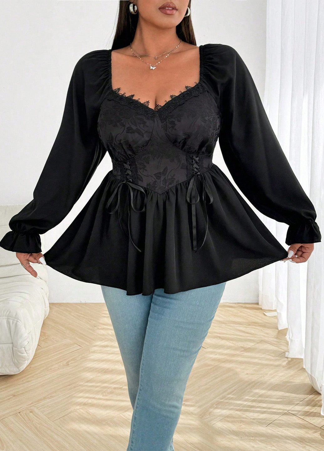 Чёрная блуза с баской SHEIN